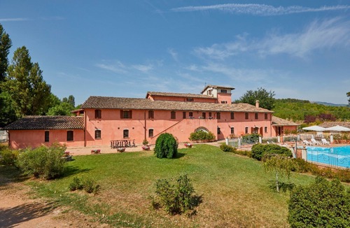 San Brizio Apartment | Lovely apartment for 5 people with pool, WIFI, TV and pets allowed, close to Spoleto