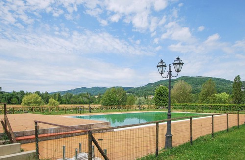 Montone Apartment | Lovely apartment in Montone with WiFi