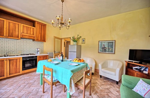 San Gimignano Apartment | Lovely apartment for 4 people with pool, WIFI, A/C, TV and panoramic view