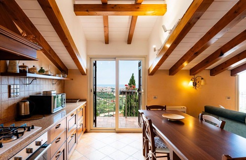 Borghetto Santo Spirito Villa | Lovely apartment in villa for 5 people with pool, A/C, WIFI, balcony and pets allowed