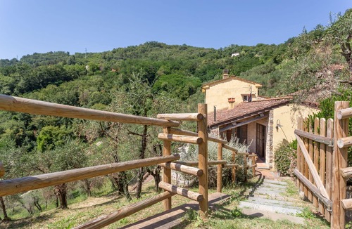 Gugliano Villa | Lovely apartment in villa with pool, WIFI, TV, patio and pets allowed, close to Lucca