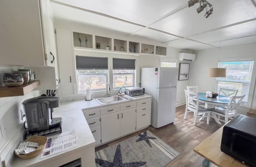 Morehead City Condo | Low Tide Loft | Private Loft Above Beaufort`s Best Cafe · Dog Friendly