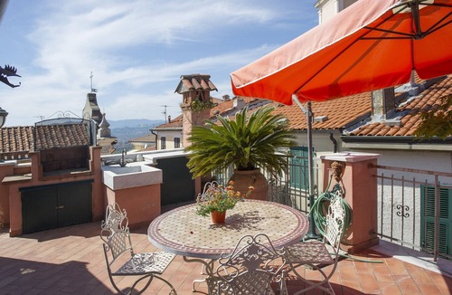 Castelnuovo Magra House | LUMIERE LIFE, cozy and bright living room in Castelnuovo Magra
