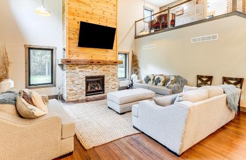 Avalon House | Luxe Barndominium Retreat Near Blue Spring Lake!