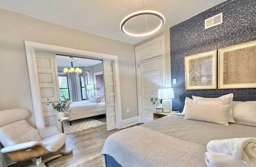 Bloomfield Apartment | Luxe Bloomfield Penthouse | Central | Free Parking