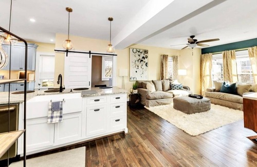 Norwood House | Luxe Modern & Private Home in Heart of Cincinnati!
