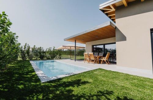 Montioni Villa | Luxe Villa Maxime