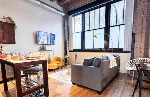 Near South Side Apartment | Luxéry Stay Chicago - Themed Units! Close to Downtown, McCormick Place & Wintrust Arena
