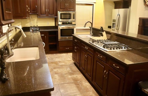 Kennedy King House | Luxurious 5BR 4BA in Heart of Indy W/ King Bed