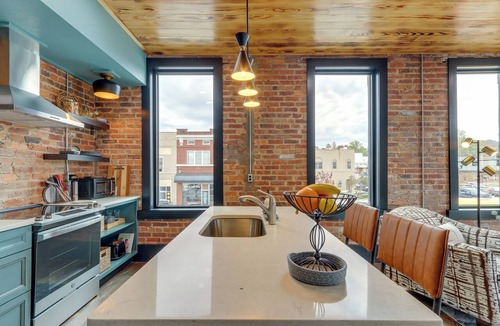 Murphy Apartment | Luxurious Downtown Murphy Vacation Rental Loft!