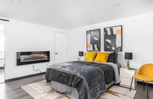 Crawfordsville House | Luxurious Downtown Penthouse Great Views