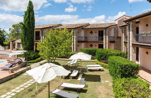 Canalicchio House | Luxurious Holiday Home in Collazzone with Swimming Pool