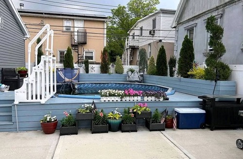 Gerritsen Beach House | Luxurious House For Your Stay