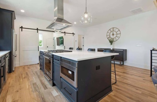 Biddleville House | Luxury Build - King Beds - Minutes to Uptown