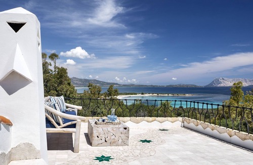 Luddui Villa | Luxury Front Beach - VILLA IRIS