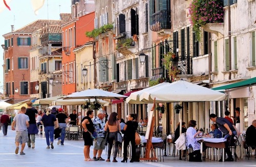 Castello Apartment | LUXURY GOTHIC PALAZZO - 340 SQM WITH TERRACE A.C, STEPS FROM ARSENALE & BIENNALE