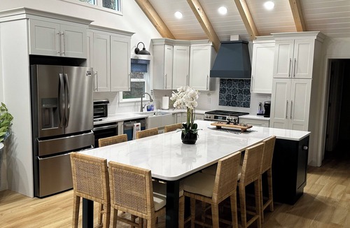 Cedar Cliff House | Luxury Lakefront Chatuge, 5 Beds 3 Bath, 2 Kitchens, Free WiFi, Sleeps 12 & Dock