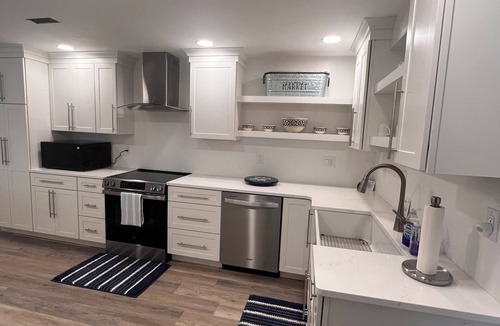 Cedar Cliff House | Luxury Lakefront Chatuge, 5 Beds 3 Bath, 2 Kitchens, Free WiFi, Sleeps 12 & Dock
