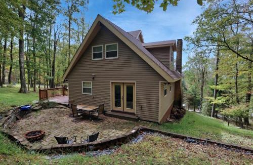Terra Alta House | Luxury Lakeside Mountain Escape with Wraparound Deck Near Terra Alta, West Virginia