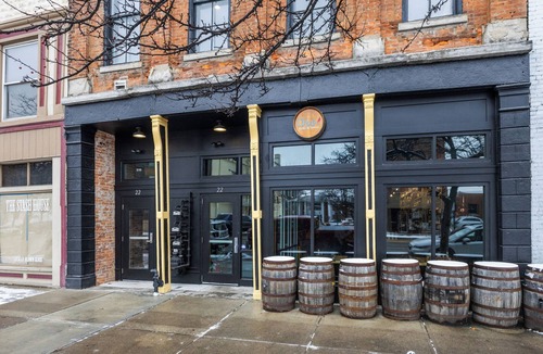 Delaware Apartment | Luxury Loft Downtown Full Kitchen