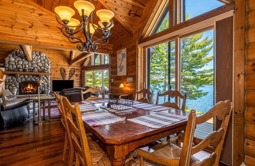 Manitowish Waters Cabin | Luxury log cabin on Spider Lake in Manitowish Waters