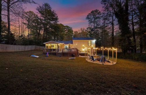 East Cobb House | Luxury Marietta Retreat Hot Tub+Fire Pit+Poker