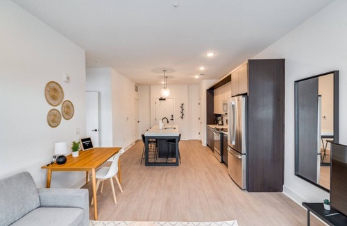 Pendleton Apartment | Luxury OTR Condo w/Pool, Gym & Rooftop