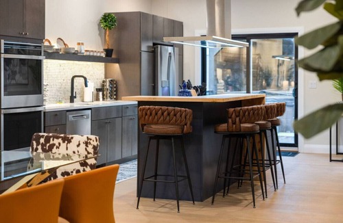Lawrenceville House | Luxury Over Lawrenceville. Stylish & Serene