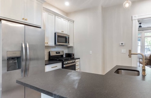 Mount Auburn House | Luxury stay in a 3-bedroom townhome in Cincinnati, OH