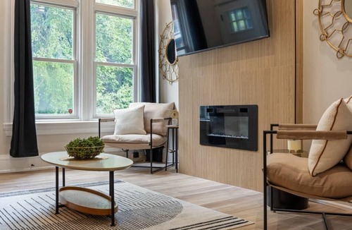 Mount Auburn House | Luxury stay in a 3-bedroom townhome in Cincinnati, OH