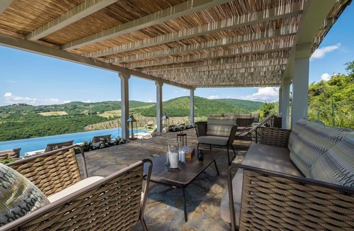 Gaiole in Chianti Villa | Luxury Tuscany Hillside Villa With Heated Pool Close to Chianti Towns and Siena