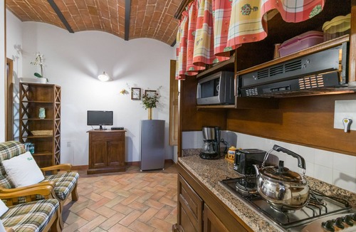 Casamaggiore Apartment | Madone E, apartment in agriturismo. Pool, WiFi, tennis