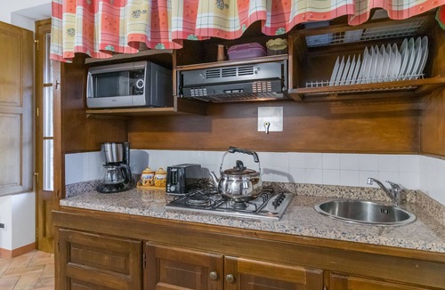 Casamaggiore Apartment | Madone E, apartment in agriturismo. Pool, WiFi, tennis