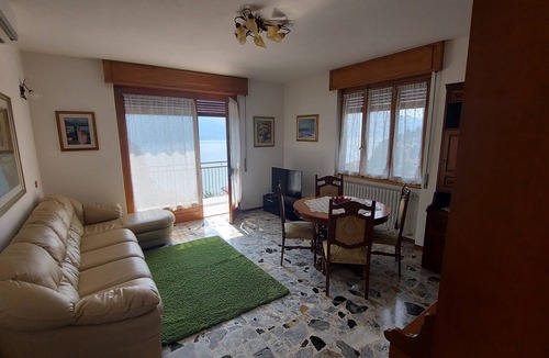 Calozzo Apartment | MAGIC LAKE VIEW - Spacious apartment 5 minutes from the beach