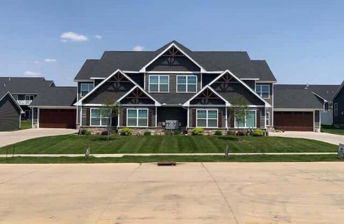 Bettendorf Condo | Main Floor Cozy 2 Bedroom Condo with a master suite in Bettendorf
