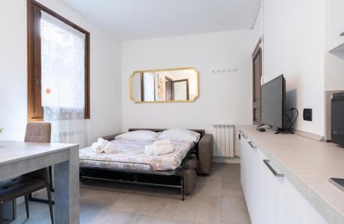 Introbio Apartment | Maison Giulia - studio with swimming pool access