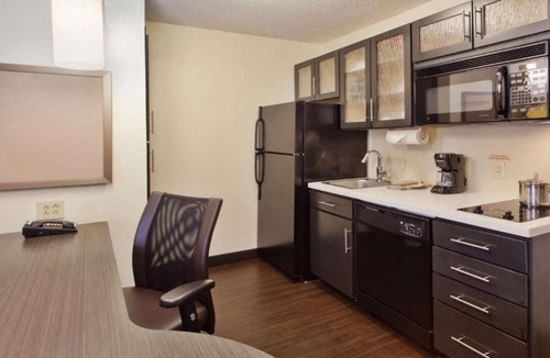 Somerset House | Making The Best Memories Along The Way! 2 Spacious units to enjoy with Kitchen!