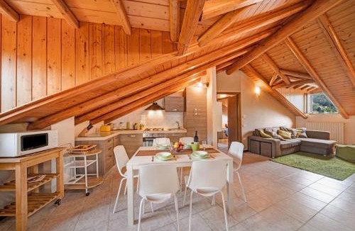 Esino Lario Apartment | Mansarda fra monte e lago