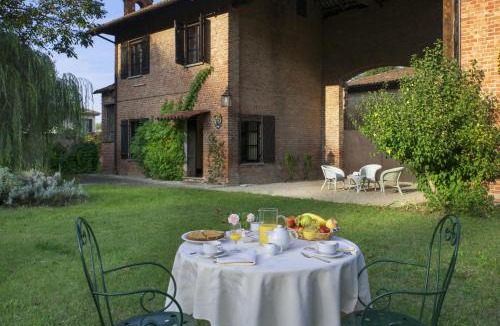 Rocchetta Tanaro House | Marchesi Incisa Winery Lodge