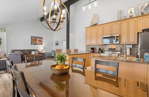 Osage Beach House | Margaritaville Lakefront | Sleeps 16 | Resort Pools/Free Golf/Big group getaway