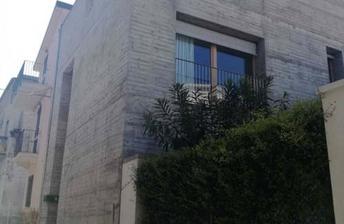 Ortona House | Mario's house among the houses