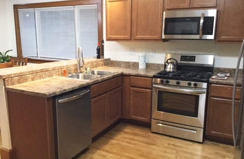 Racine House | Marvelous! Professionally Cleaned, Self Check In - Sleeps 14
