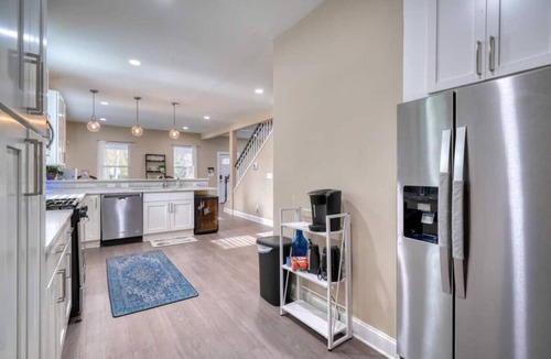 Baltimore House | Massive 5 bedroom with a gameroom!