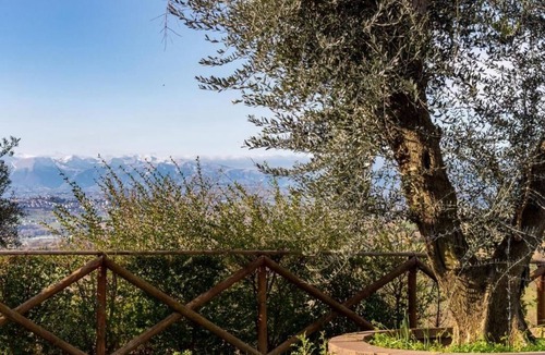 Morrovalle House | Merlana house nestled in the Marche countryside