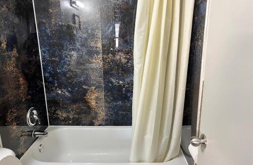 Oak Lawn Hotel | miami inn & suites