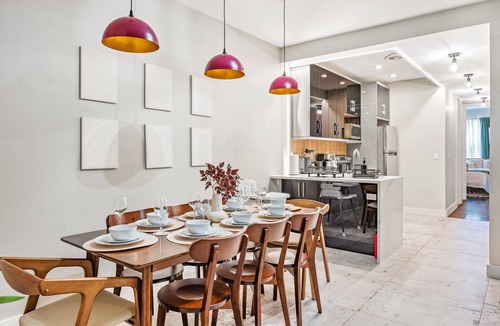 Broadway Triangle Apartment | Mid-Century Stay: 5BR and 5 Baths w/PS5 & Laundry