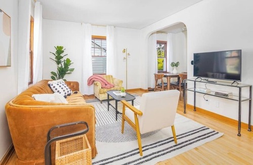 Chautauqua Park House | Mid-Modern Stylish 2 Bedroom Home