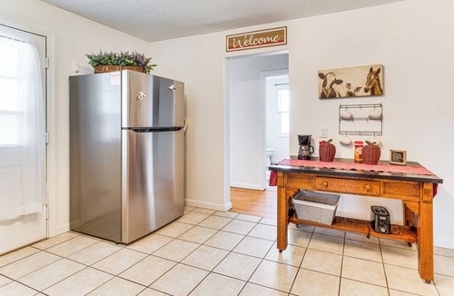 Casey Cottage | Mins to Local Attractions: Pet Friendly w/Yard!