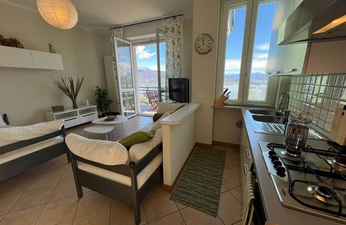 Campino Apartment | Miralago apartment with amazing lake view in Stres