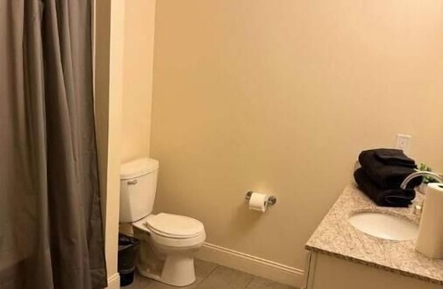 Market East District Apartment | Modern 1 Bedroom Downtown Apartment